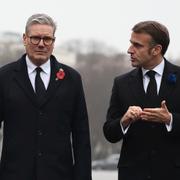 Macron och Starmer vid firandet av första världskrigets vapenvila i november.