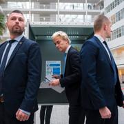 Geert Wilders lägger sin röst i Haag i dag. 