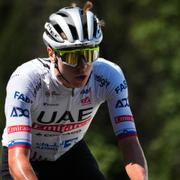 Sloveniens cykelstjärna Tadej Pogačar tävlar för UAE Team Emirates 