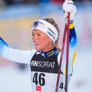 Svenske Frida Karlsson vinner 10 km klassisk i världscupspremiären i Ruka.