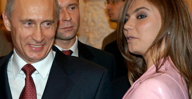 Vladimir Putin och Alina Kabajeva på en bild från 2004. ITAR-TASS / Ap