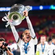 Luka Modric jublar efter Champions League-finalen i juni.