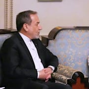 Irans utrikesminister tillsammans med Omans motsvarighet Sayyid Badr Albusaidi.