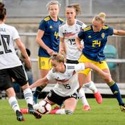 Tysklands Lina Magull, Sveriges Hanna Glas, Tysklands Giulia Gwinn, Klara Bühl och Sveriges Hanna Bennison under onsdagens fotbollslandskamp.