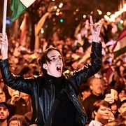 Folk firar valresultatet i Budapest.