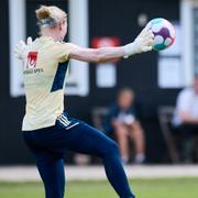 Hedvig Lindahl och Kosovare Asllani.