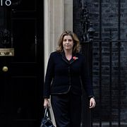 Mordaunt utanför 10 downing Street.
