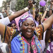 Kvinnor från Kenya, Uganda, Tanzania, Rwanda och Burundi i en demonstration frö kvinnors rättigheter i Naorobi, Kenya.