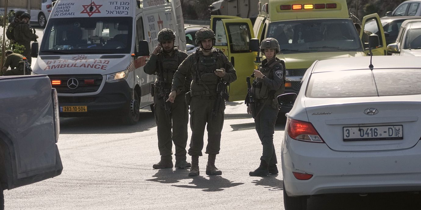 Säkerhetsstyrkor i närheten av platsen där attacken skedde.