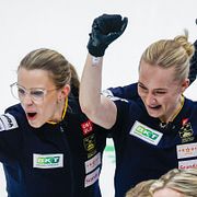 Lag Wranå firar bronset.