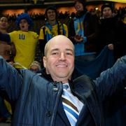 Fredrik Reinfeldt under en fotbollsmatch i Berlin.