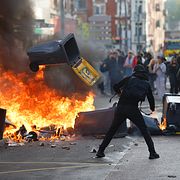 Protesterna sker samtidigt som Frankrike har hög inflation och står inför budgetnedskärningar – sju månader före presidentvalet.