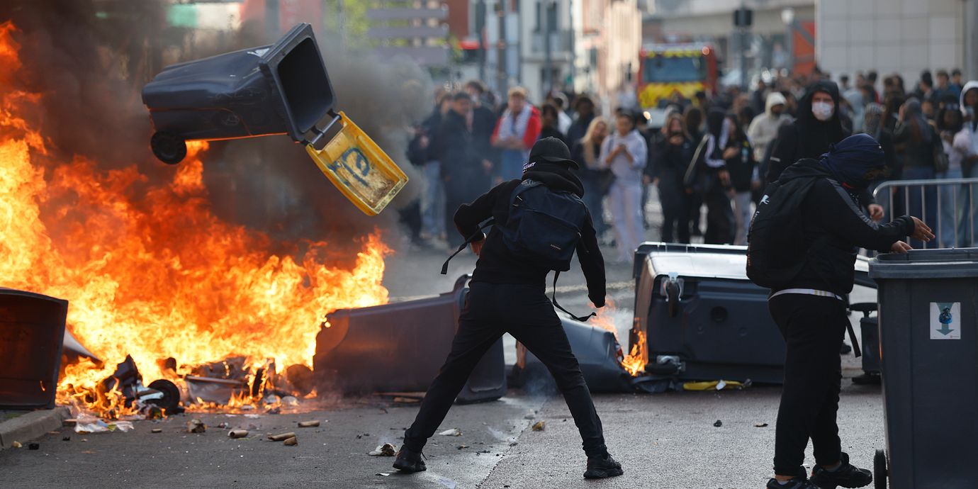 Protesterna sker samtidigt som Frankrike har hög inflation och står inför budgetnedskärningar – sju månader före presidentvalet.