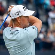 Henrik Stenson slår ut på det 18:e hålet på The Old Course andra dagens spel på St Andrews under British Open.