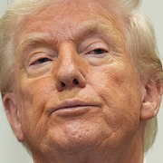 Det amerikanska hangarfartyget USS Gerald R Ford uppges vara på väg mot Mellanöstern, här utanför Norges kust förra året / Donald Trump.