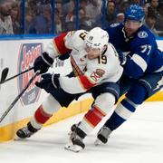 Florida Panthers Matthew Tkachuk och Tampa Bay Lightnings Victor Hedman.