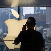 Illustrationsbild, en Iphone-användare i Hongkong.