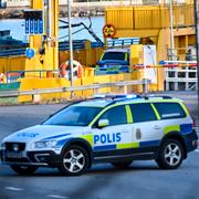 Polis på plats efter olyckan. 