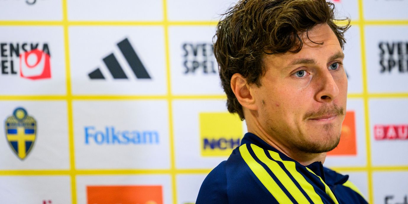 Lindelöf på söndagens presskonferens.