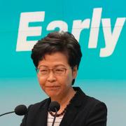 Carrie Lam under sin veckovisa presskonferens.