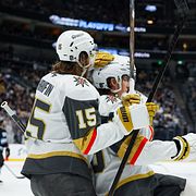 Noah Hanifin firar tillsammans med Mitch Marner.
