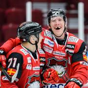 Malmö Redhawks Jan-Mikael Järvinen och Emil Sylvegård jublar