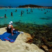 Nissi Beach, Ayia Napa, Cypern. Arkivfoto 13 juni 2014. 