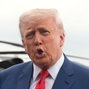 Donald Trump fattade beslut om att skicka 2 000 personer från nationalgardet till Los Angeles. 