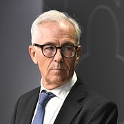 Utredaren Jan Albert och Socialminister Jakob Forssmed (KD).