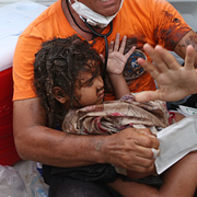 AP:s fotografer har skildrat hur de dubbla jordbävningarna har slagit mot Venezuela.