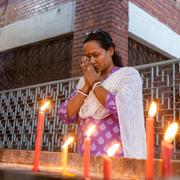 Arkivbild från hinduiskt tempel i Bangladesh. 
