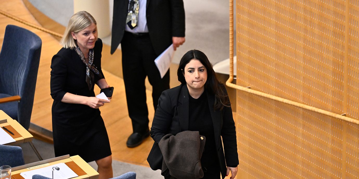 Socialdemokraternas partiledare Magdalena Andersson och Vänsterpartiets Nooshi Dadgostar. Arkivbild.