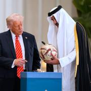 Qatars emir Tamim bin Hamad Al Thani tillsammans med USA:s president Donald Trump och Fifapresidenten Gianni Infantino i samband med årets upplaga av klubblags-VM. 