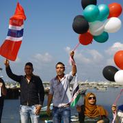 Palestinier i Gaza i en stöddemonstration för fartyget.