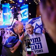 Väljare som stödjer premiärminister Benjamin Netanyahu under valnatten i Israel.