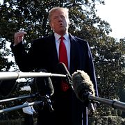 Donald Trump utanför Vita huset. 