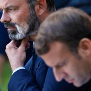  Populäre Edouard Philippe och Emmanuel Macron. Arkivbild.