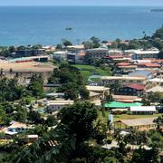 Fartyg lägger till vid Salomonöarnas huvudstad Honiara 2018.