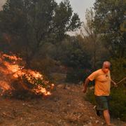 Skogsbrand norr om Aten. 