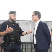  Områdespolis Martin Lazar och partiledare Ulf Kristersson  i Fittja i samband med Moderaterna presenterade nya åtgärder mot gäng 2018. 