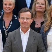 Utrikesminister Maria Malmer Stenergard (M), finansminister Elisabeth Svantesson (M) och statsminister Ulf Kristersson (M) träffas på Harpsund för att diskutera budgeten, 28 augusti. 