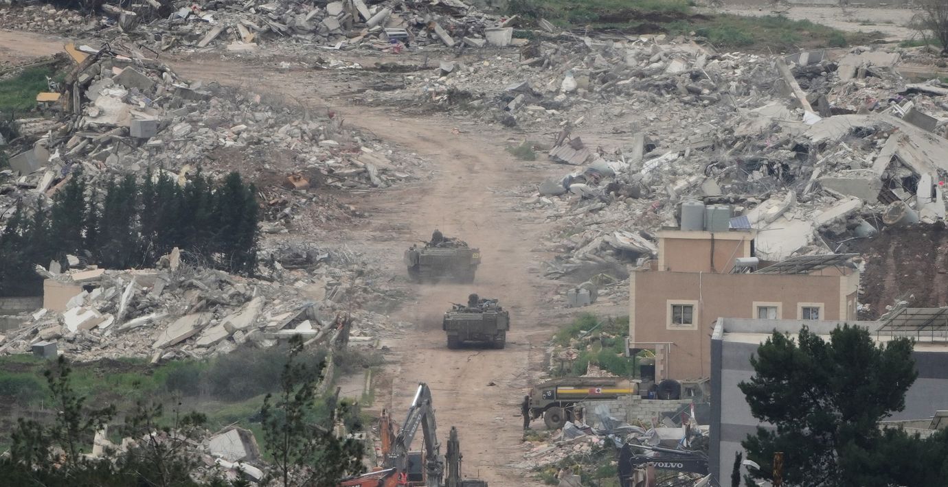 Israeliska stridsvagnar i södra Libanon på onsdagen.