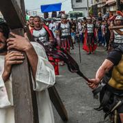 Katolskt passionsspel i Medellin i Colombia.