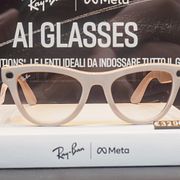 Metas smarta glasögon i butik.