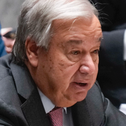 FN:s generalsekreterare António Guterres/ Illustrationsbild från en översvämning i Filippinerna.