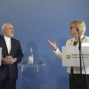 Irans utrikesminister Mohammad Javad Zarif vid en presskonferens med Sveriges utrikesminister Margot Wallström (S). 
