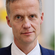 SEB:s förvaltare Tommi Saukkoriipi. Pressbild.