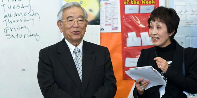 Toyotas tidigare ordförande Shoichiro Toyoda med sin översättare under ett besök i USA 2011. BRIAN BOHANNON / AP