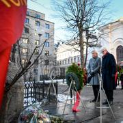  Socialdemokraternas partisekreterare Lena Rådström Baastad och tidigare statsminister Ingvar Carlsson vid Palmes grav tidigare i år.