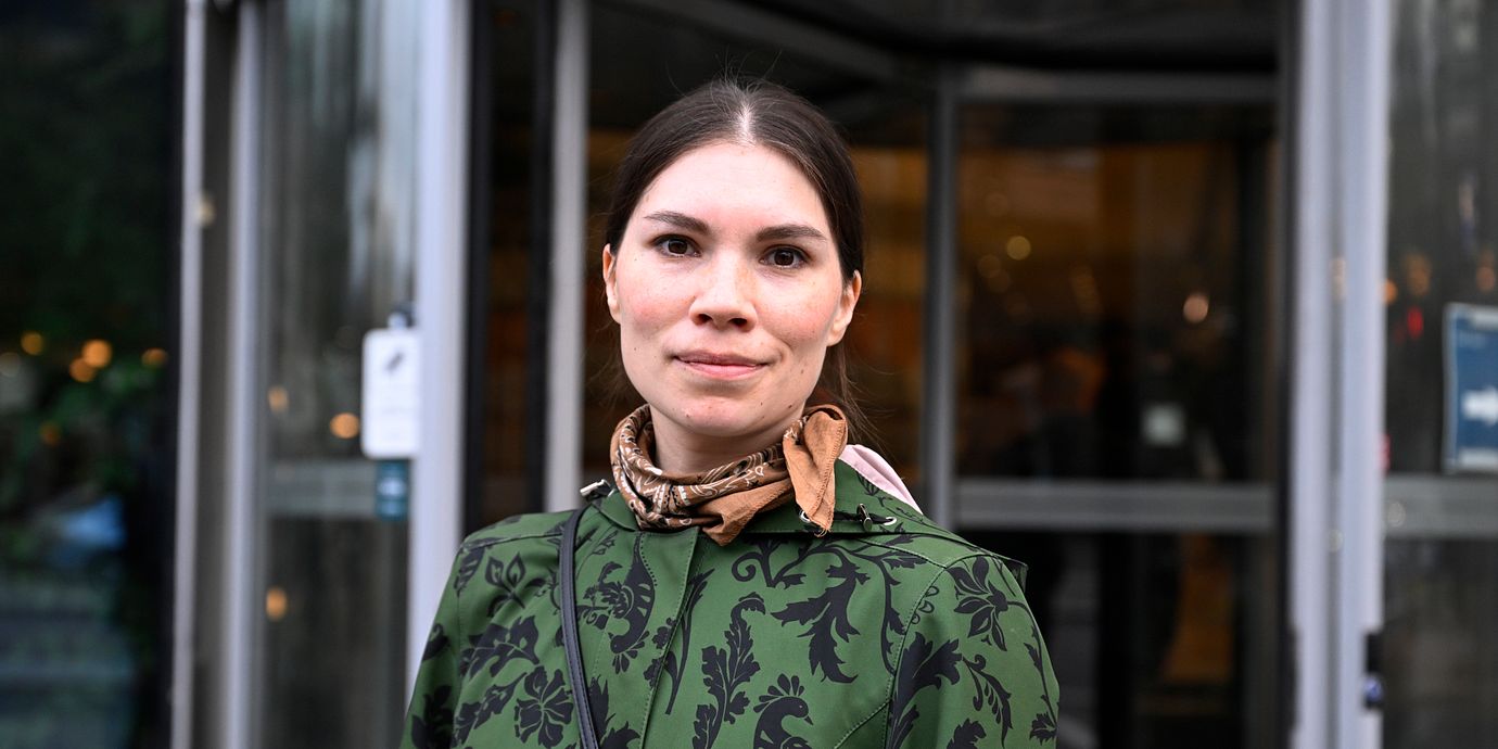 Annika Hirvonen (MP)  i samband med valvakan.